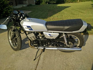 Illustration for article titled For $3,250, Give This 1978 Yamaha RD400 A Stroke Or Two